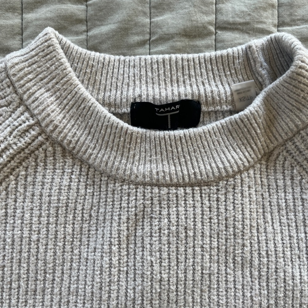 Tahari Gray Ribbed Knit Sweater